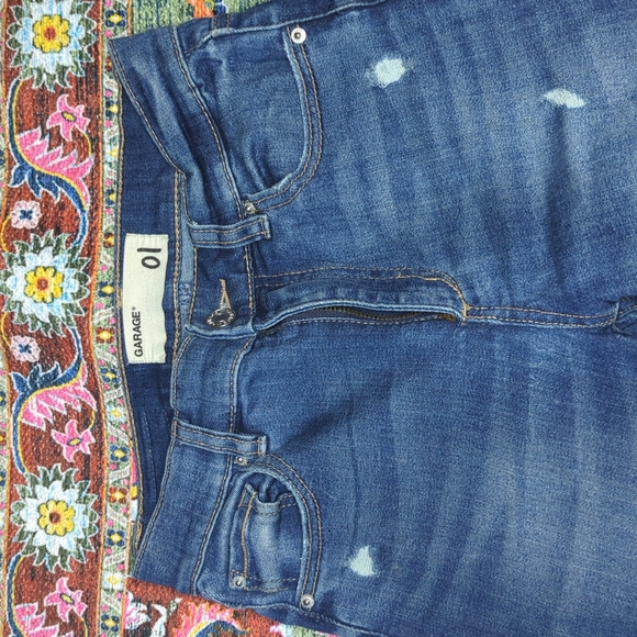 Garage Distressed Skinnies - Picture 2 of 6